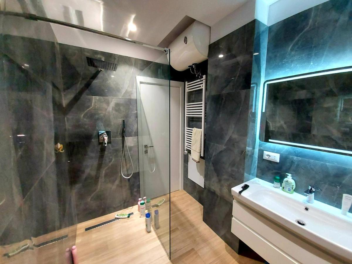 Luxurious Double Bedroom Suite Тирана Экстерьер фото